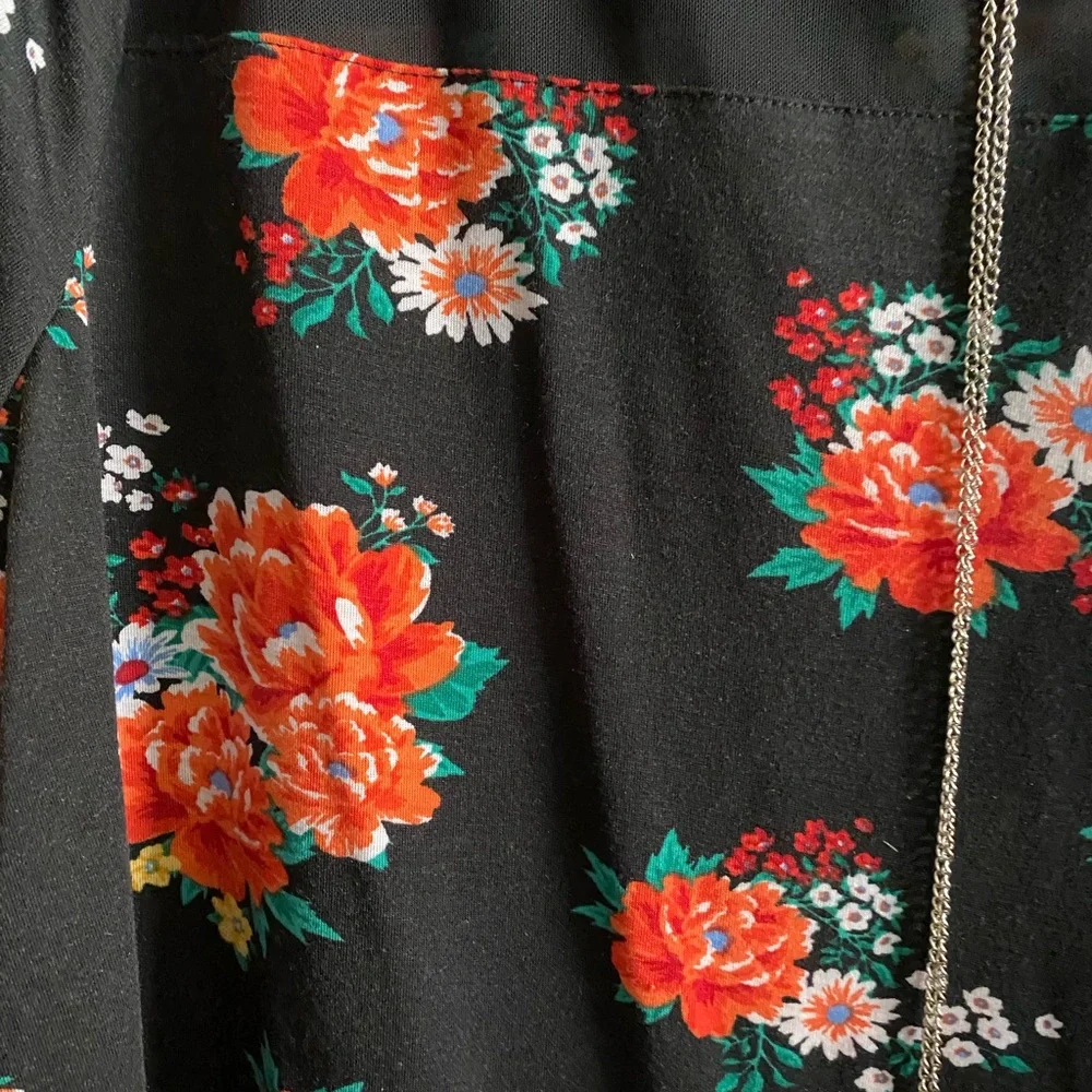 NWT Bobbie B Brooks Black Floral Top With Necklace, Size XL - Picture 5 of 6